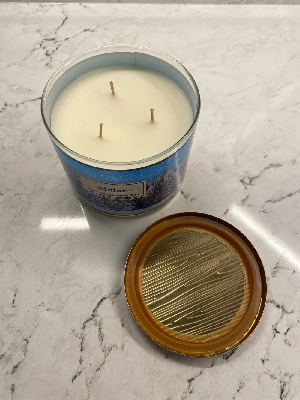 Bath & Body Works Winter 3-Wick Candle - Picture 5 of 8
